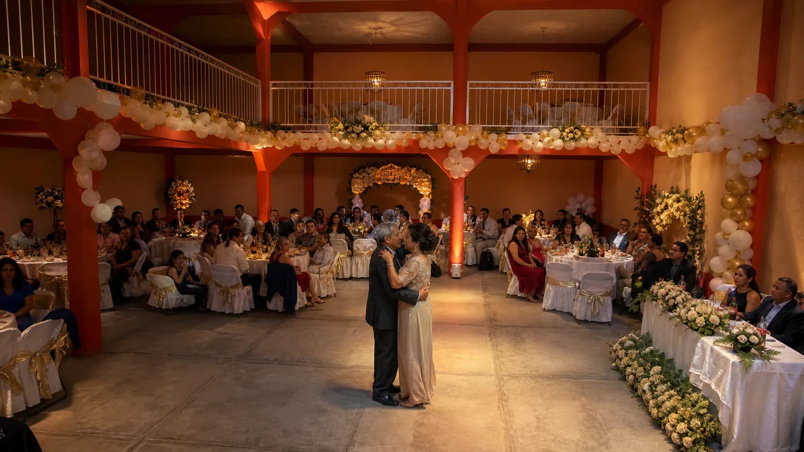 Aniversarios: baile en el Salón Campeche