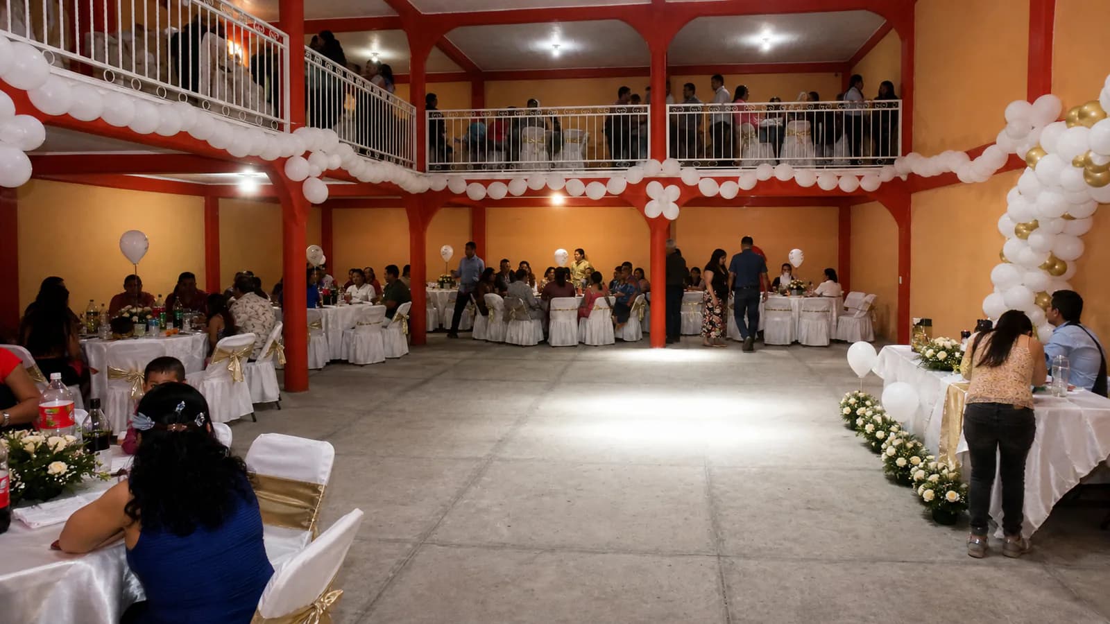 Aniversarios: recepción ambos pisos en el Salón Campeche