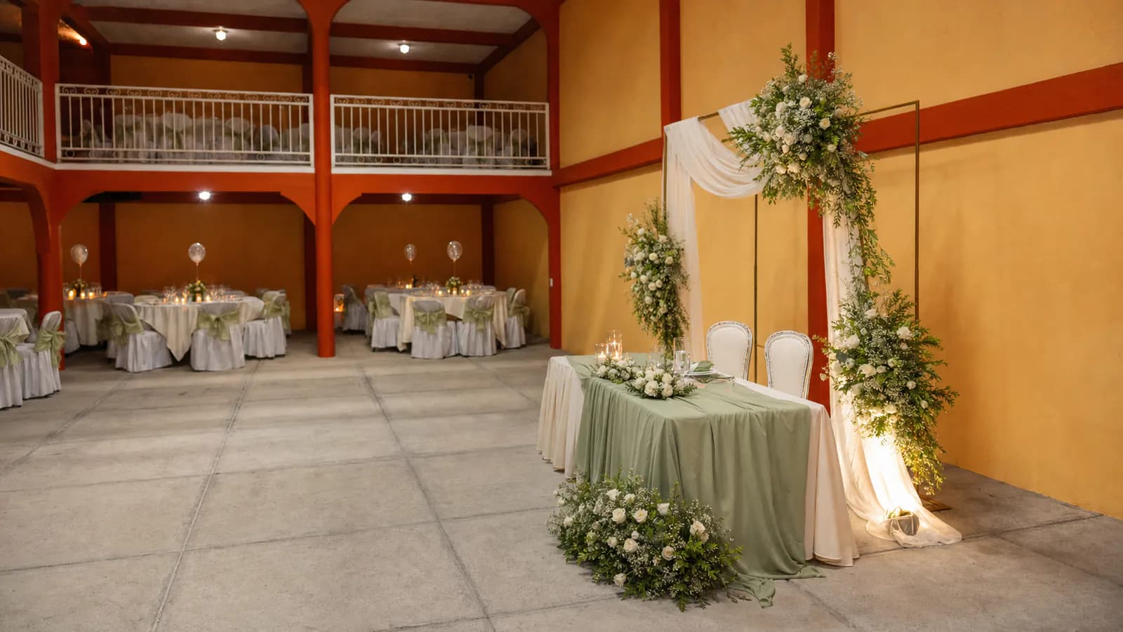 Bodas: mesa principal salvia en el Salón Campeche