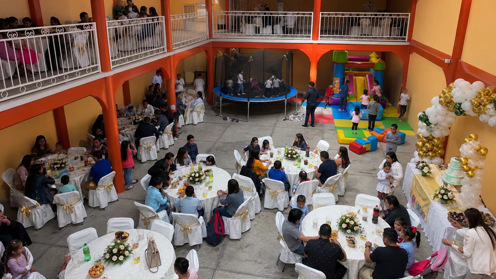 Cumpleaños infantiles: juegos y pastel en el Salón Campeche