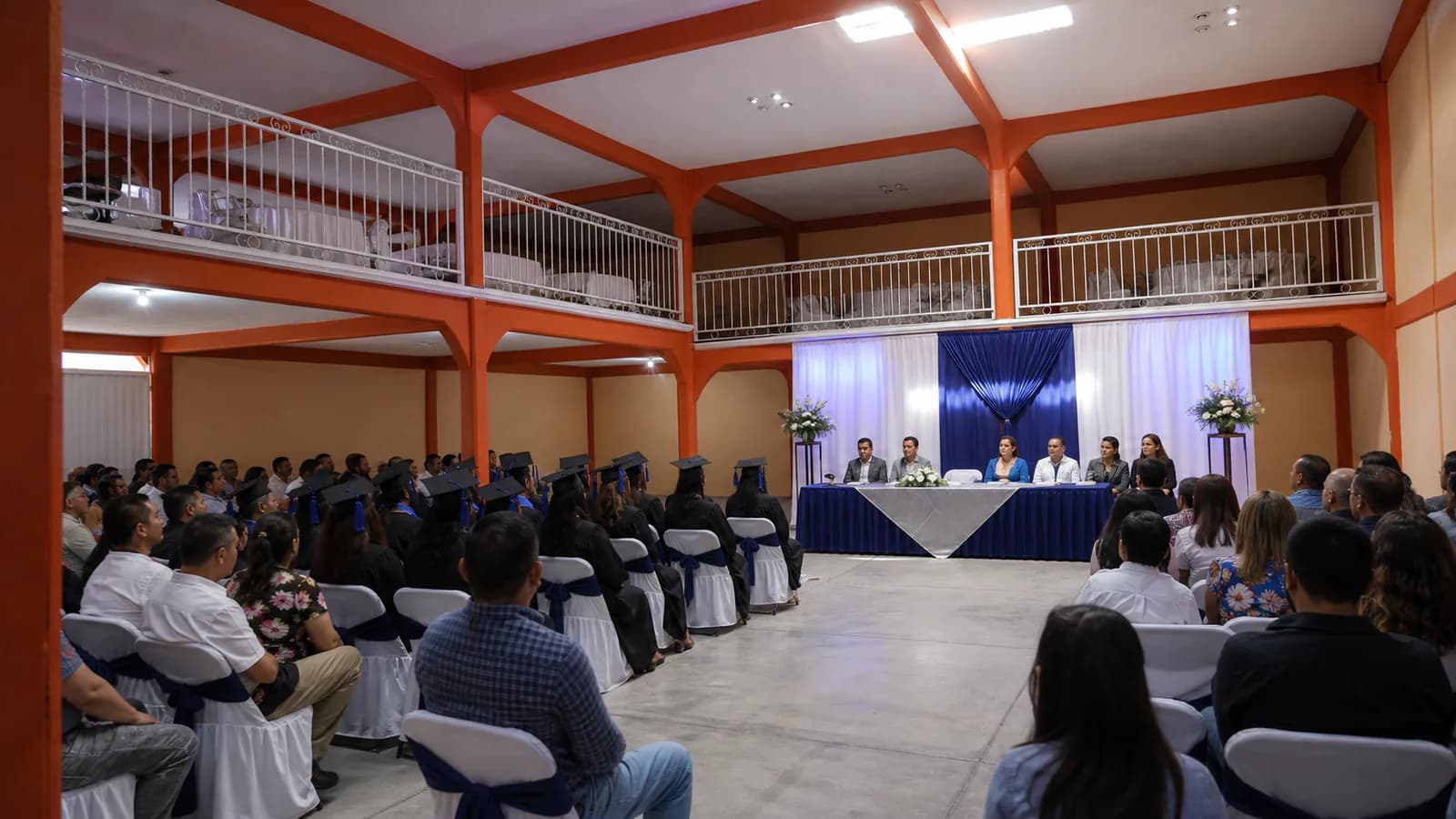Graduaciones: mesa honor azul en el Salón Campeche
